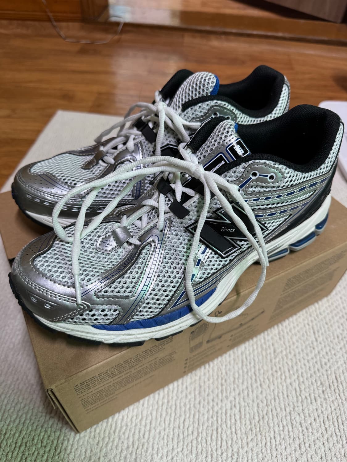 [280] 뉴발란스 1906R 실버 메탈릭 상품이미지1