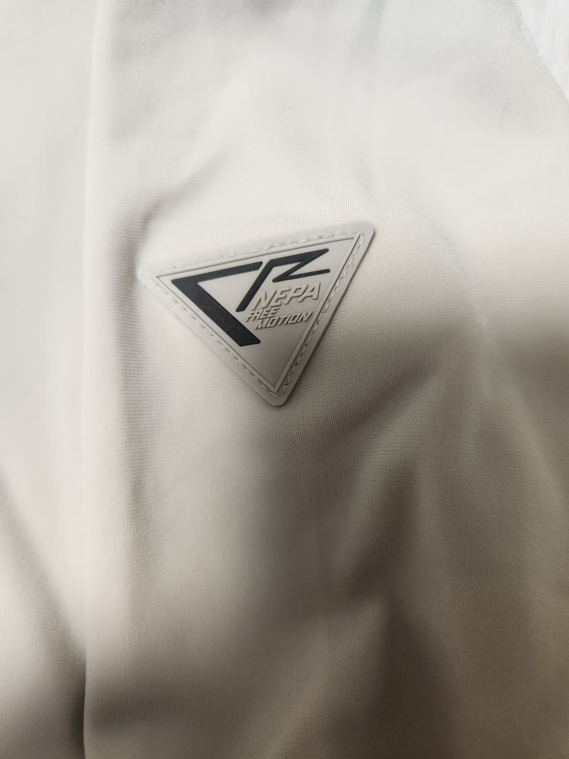 네파 여성 윈드러너 바람막이 자켓 사이즈95 m

오른쪽 소매 뒤에 오염 상품이미지6