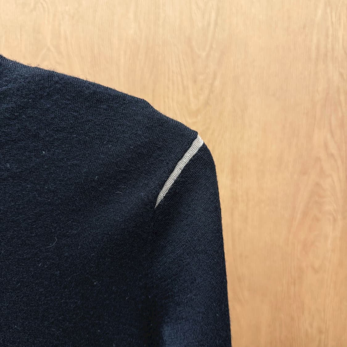 폴스미스 PS 라운드넥 긴팔 니트 숄더 배색 라인 디테일 레귤러핏 블랙 상품이미지6