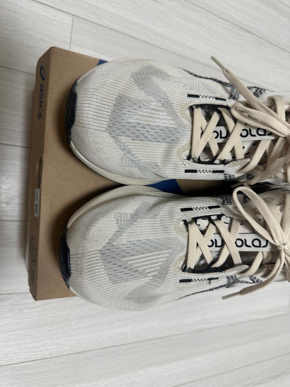 아식스 노바블라스트5 오트밀 275 팝니당 상품이미지2