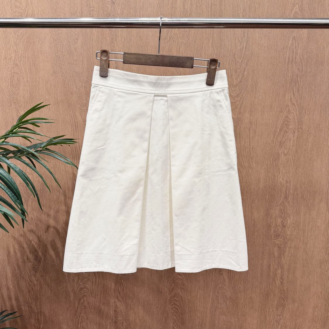 셀린느 미디 플리츠 스커트 지퍼 클로징 더블 포켓 디테일 A라인 화이트 상품이미지1