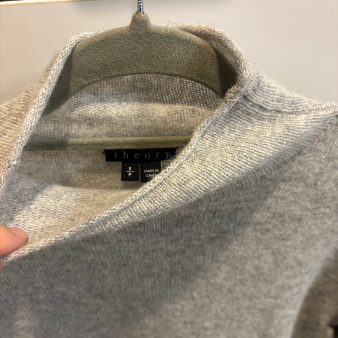 띠어리 Theory 캐시미어 100% 그레이 반목 니트 상품이미지5