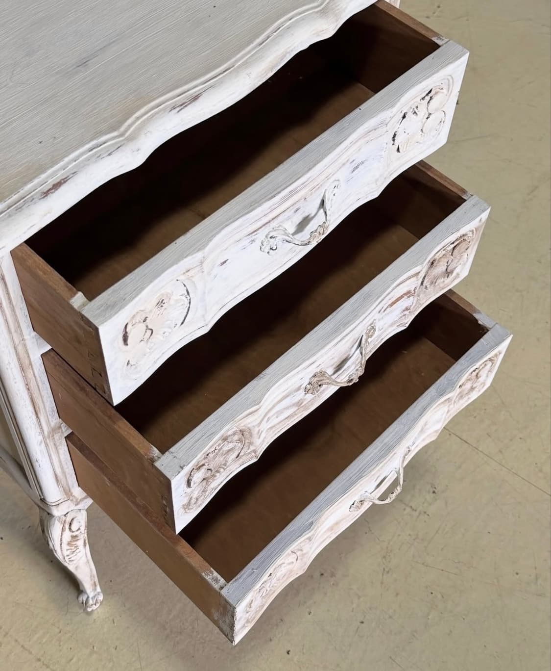 빈티지가구 앤틱가구 프렌치 셰비 서랍장 상품이미지5