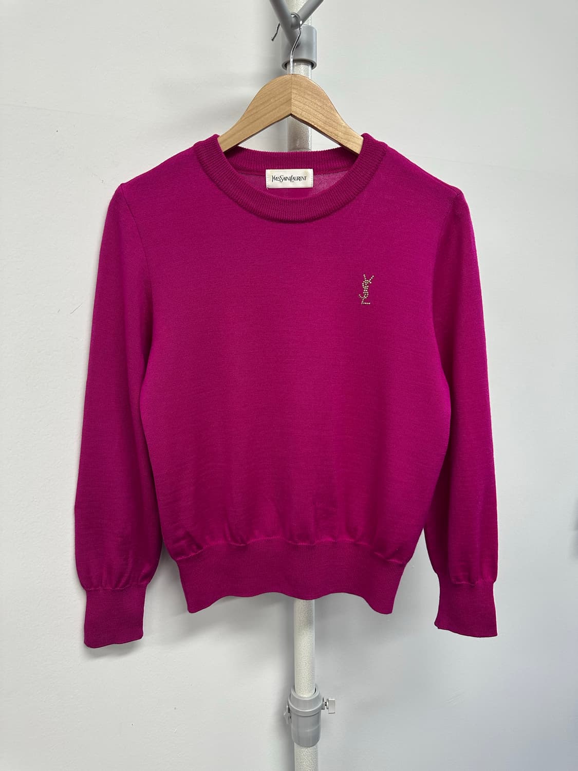 입생로랑 비즈 로고 니트 상품이미지2