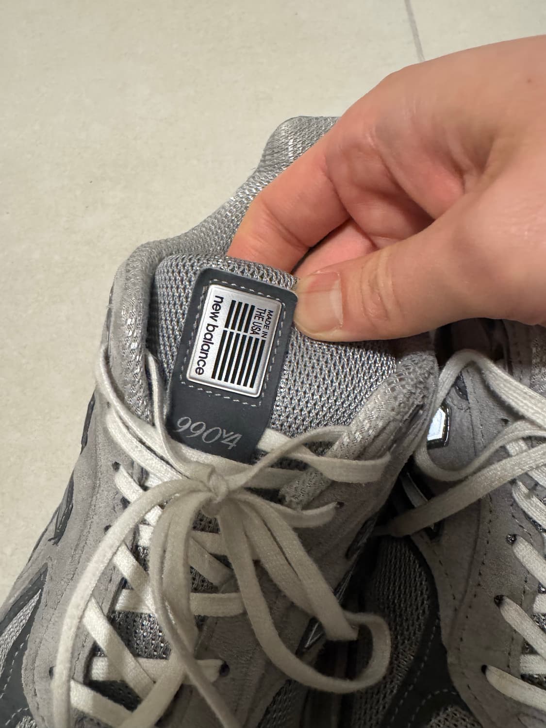 뉴발란스 990 v4 판매합니다.  상품이미지6