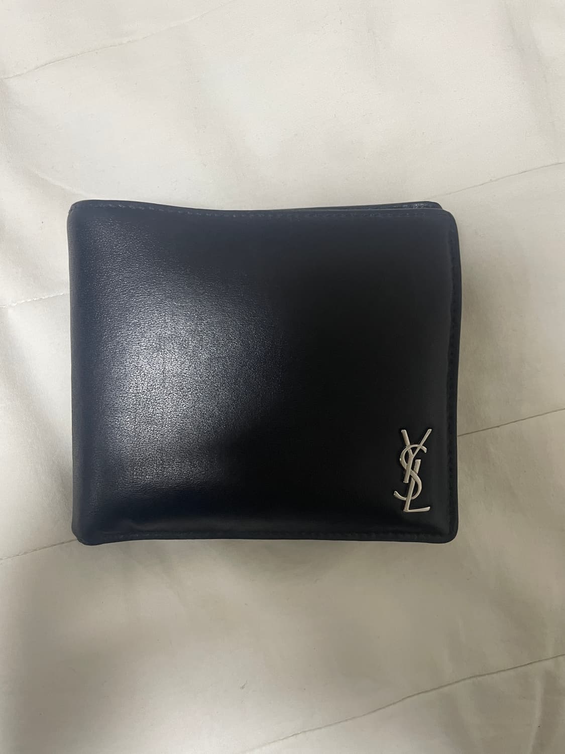 생로랑 매트 레더 타이니 카산드라 이스트/웨스트 지갑 블랙 상품이미지1