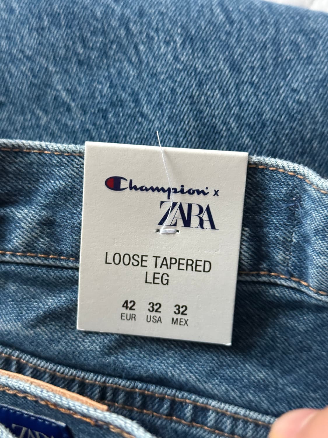 자라 x 챔피온 루즈 테이퍼드핏 데님 청바지 미드블루 상품이미지5