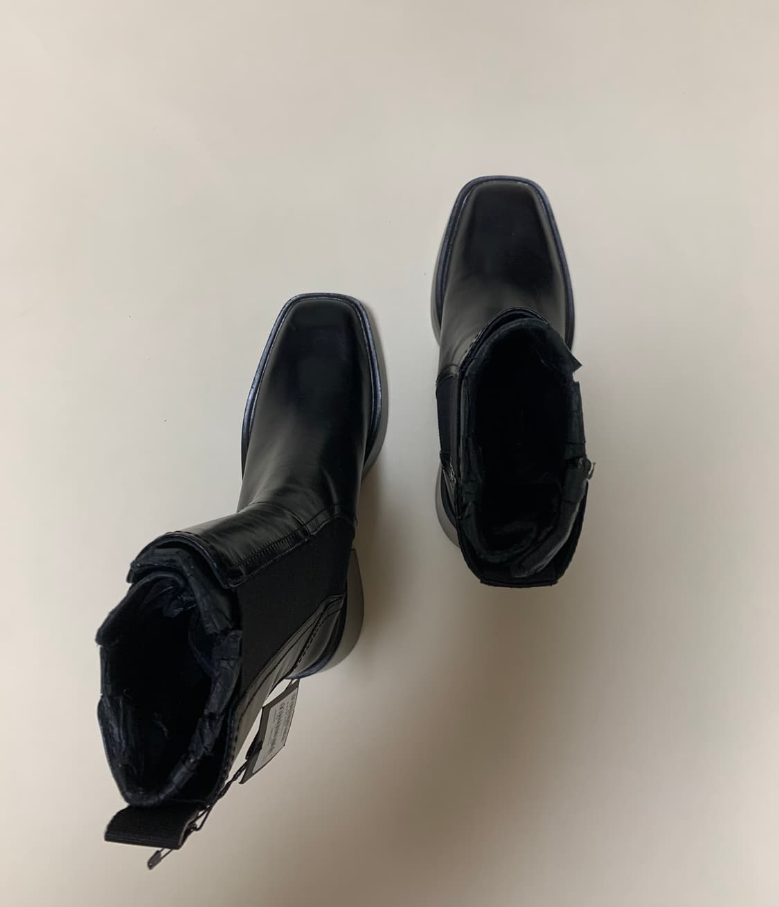 maje의 스퀘어 토 앵클 부츠입니다 상품이미지1