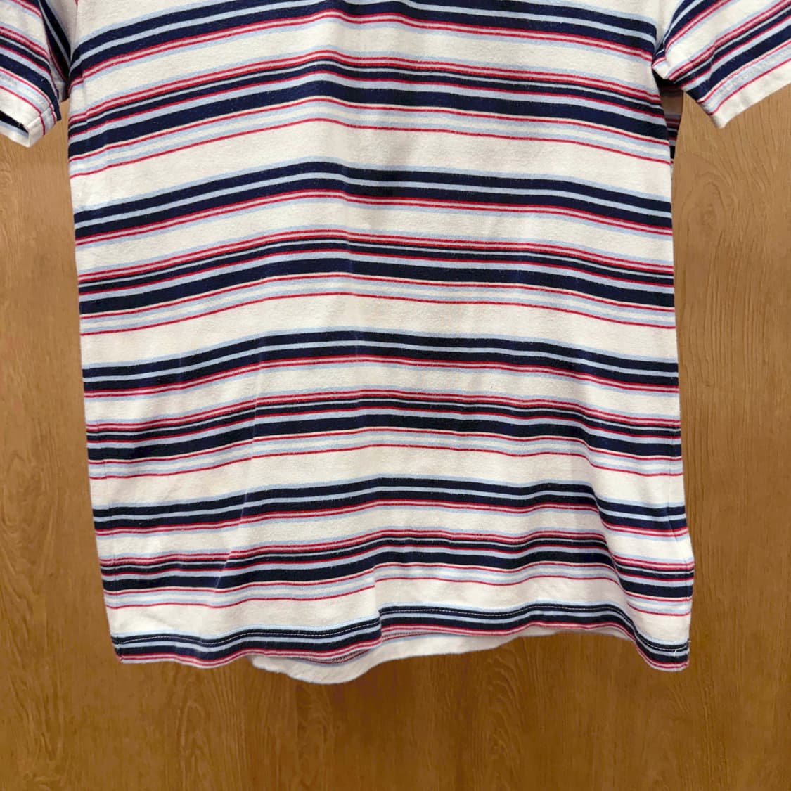 버버리 블랙라벨 반팔 카라 멀티 스트라이프 패턴 자수 로고 디테일 상품이미지5