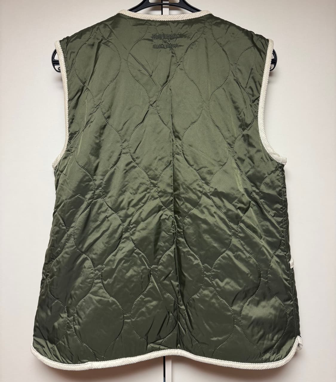 바버 알렉사청 노라 퀼트 베스트 올리브 상품이미지2