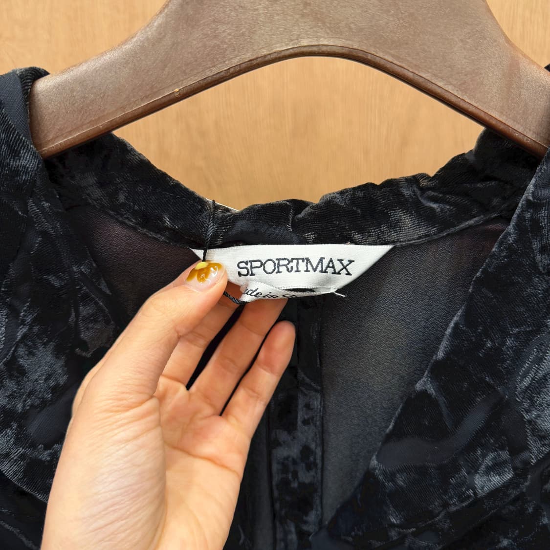 막스마라 스포트막스 테일러드 자켓 벨벳 텍스퍼 플로럴 패턴 디테일 블랙 상품이미지7