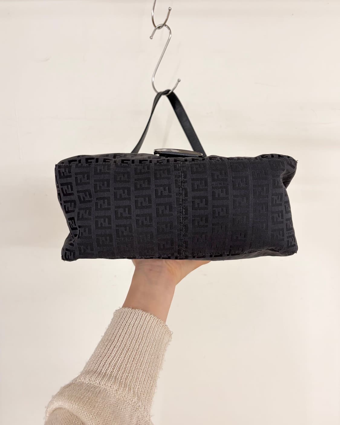 펜디 블랙 ff 로고 캔버스 주키노 맘마백  상품이미지6