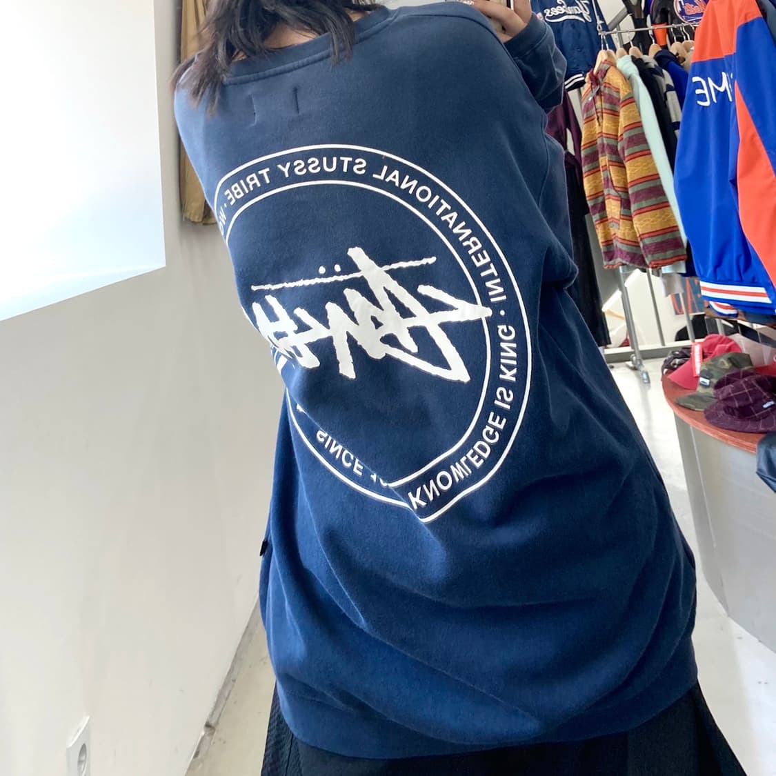 스투시 인터네셔널 트라이브 오버사이즈 네이비 맨투맨 상품이미지1