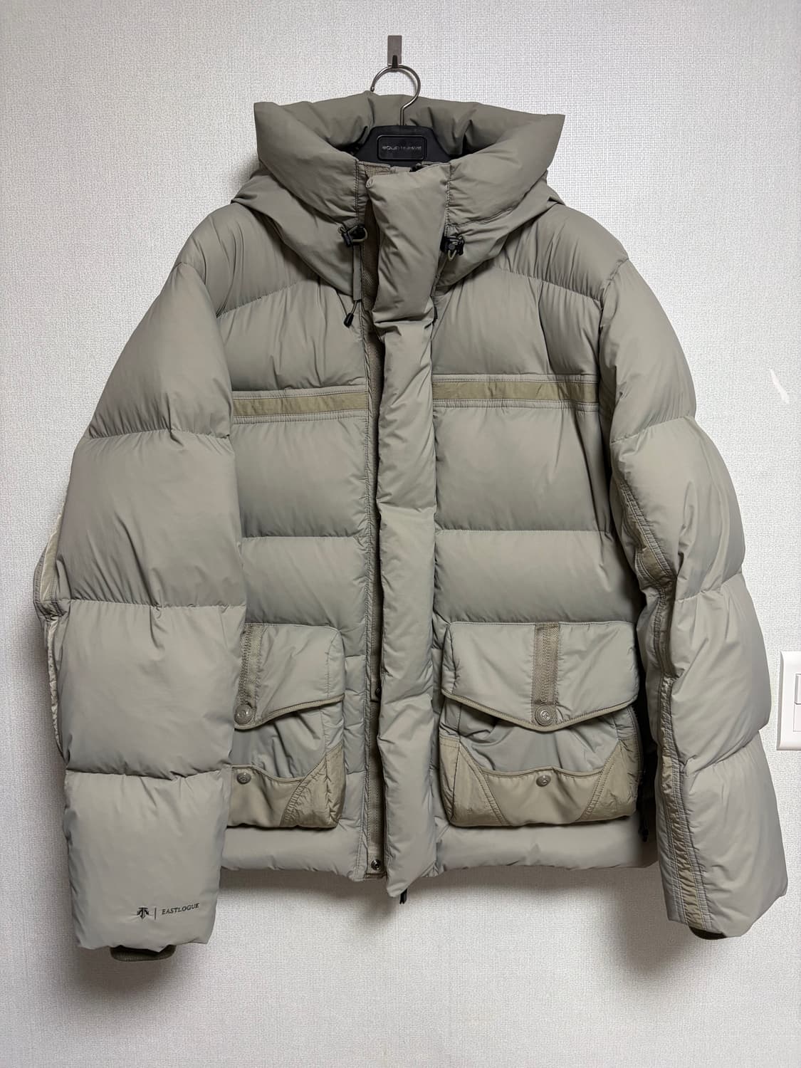 [XL]이스트로그X데상트 헤비다운자켓 샌드베이지 상품이미지2