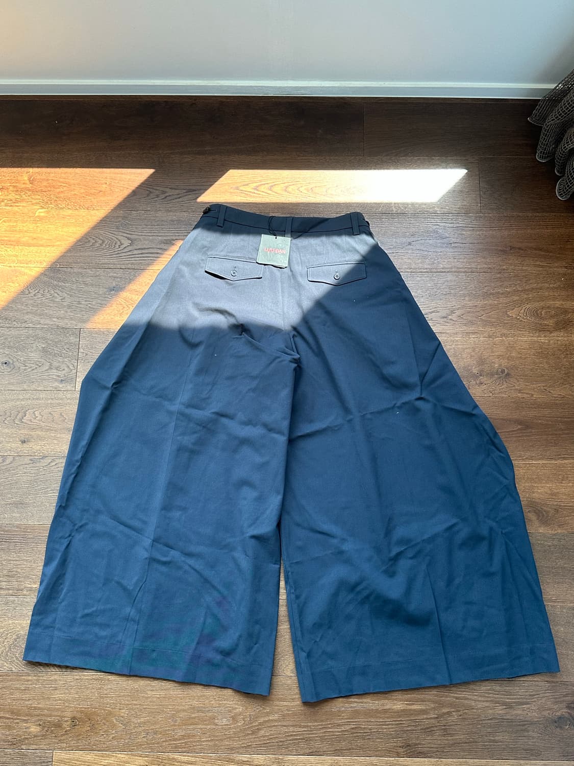 Double Pleat Wide Leg Trousers 상품이미지3