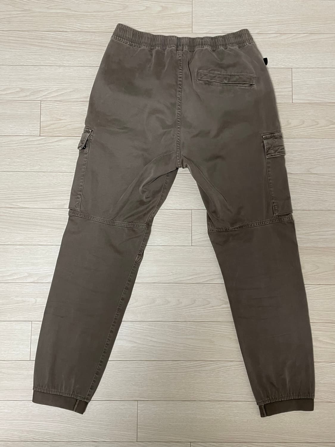 [ 30 ] 24fw 스톤아일랜드 와펜패치 카고팬츠 밴딩 머드 상품이미지2