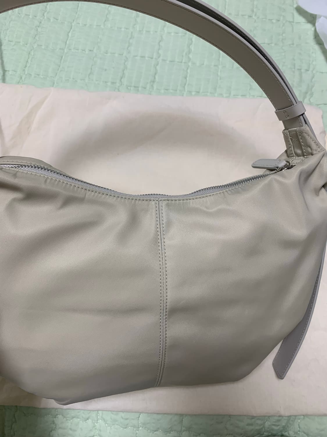 낫띵리튼 호보백 아이보리 상품이미지2