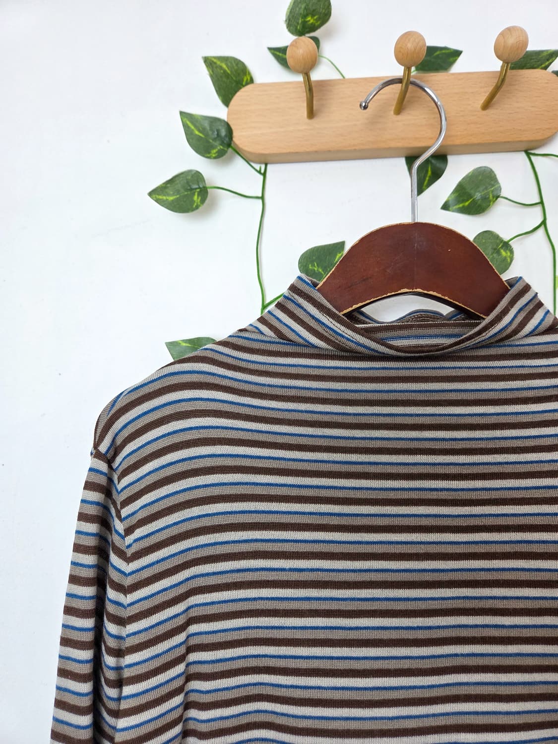 스트라이프 하이넥 니트 상품이미지2