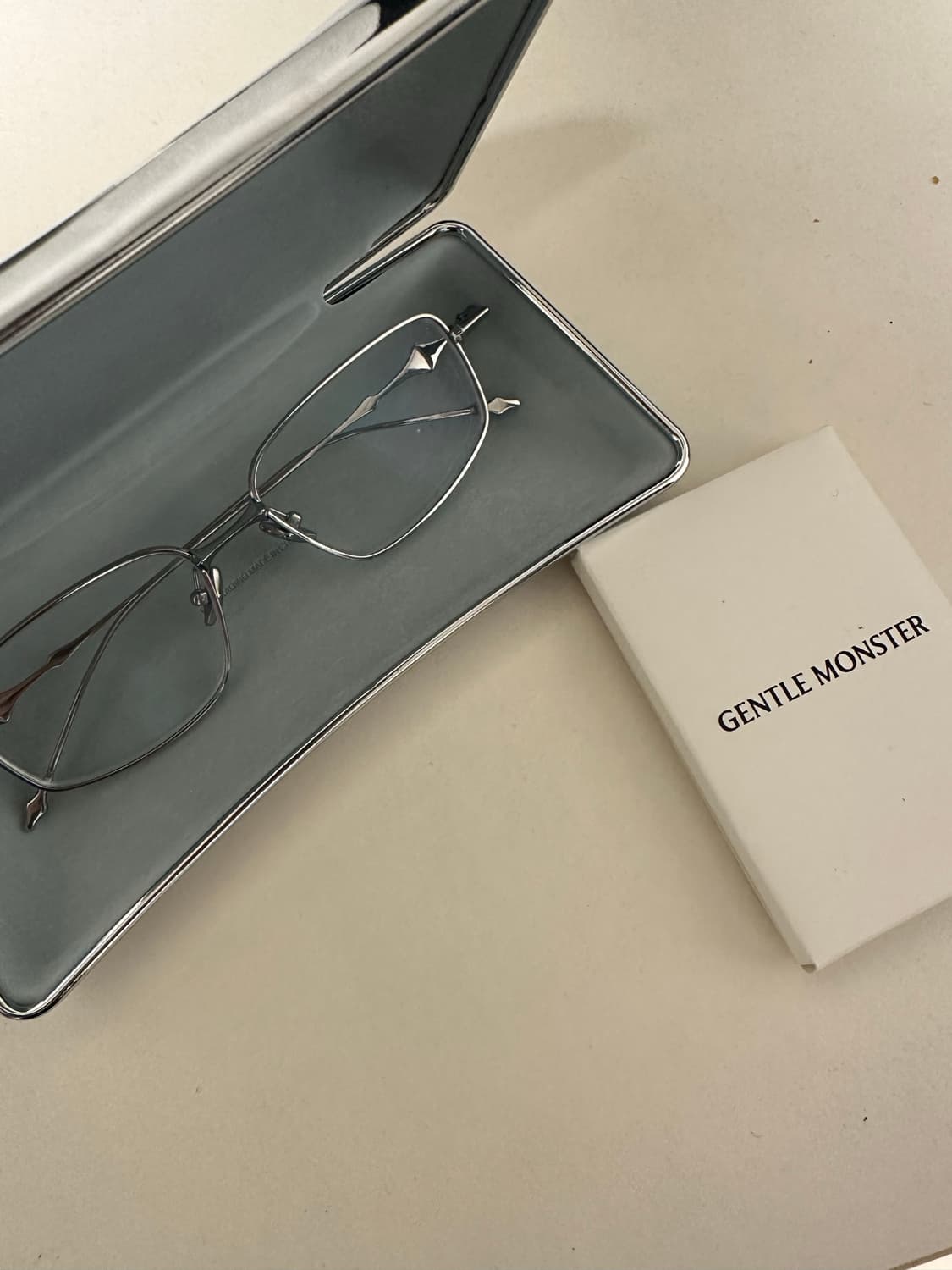 젠틀몬스터 사가02 상품이미지1