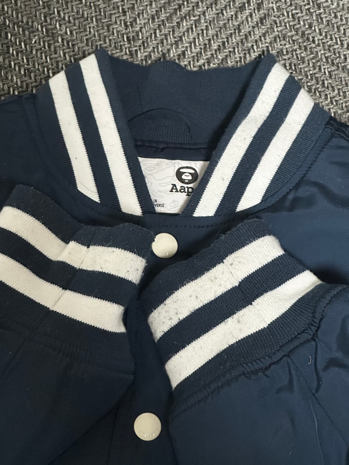 [M사이즈] 23FW AAPE 에이프 바시티 자켓 네이비 상품이미지3