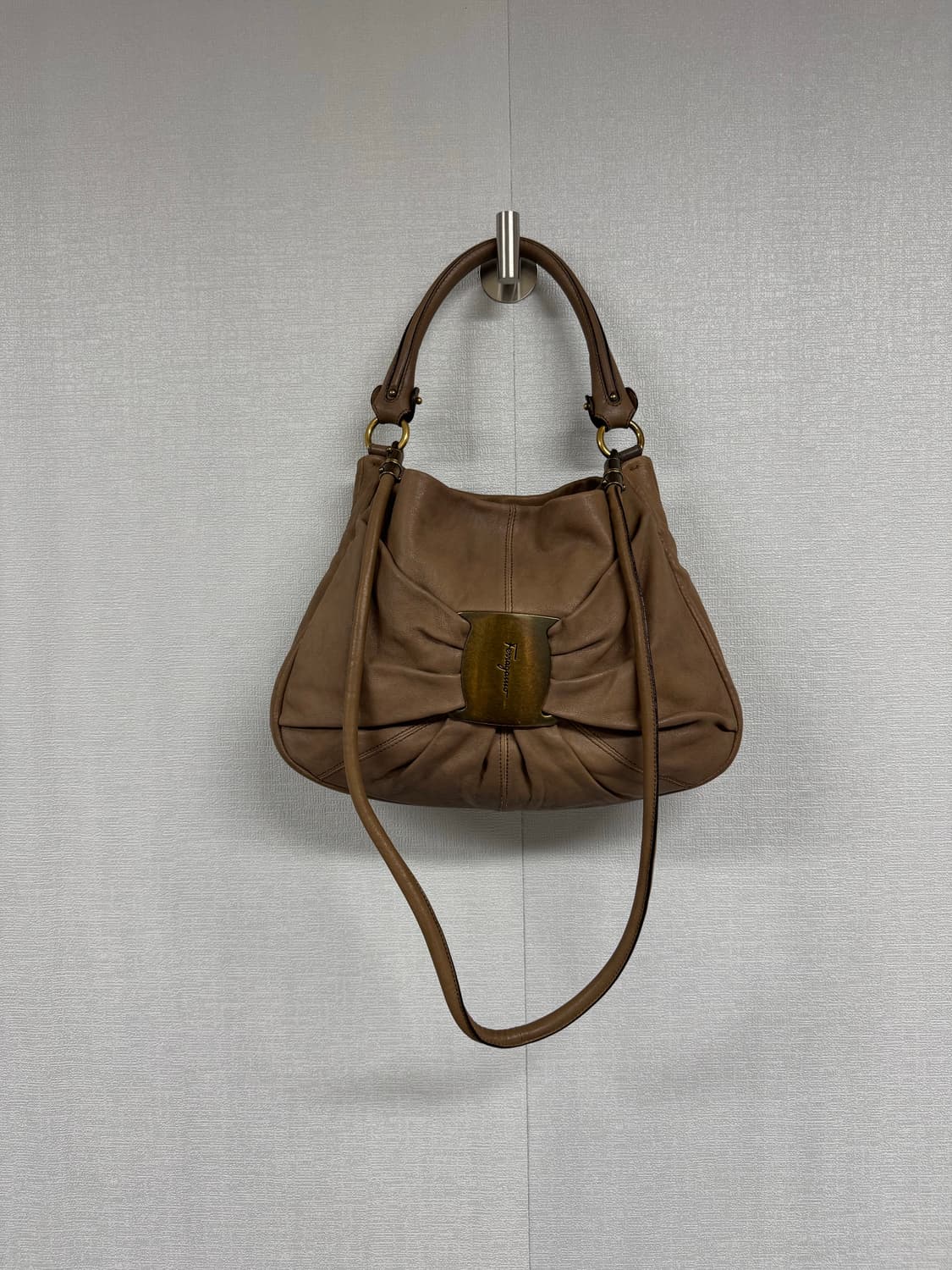 살바토레 페레가모 호보백 상품이미지1