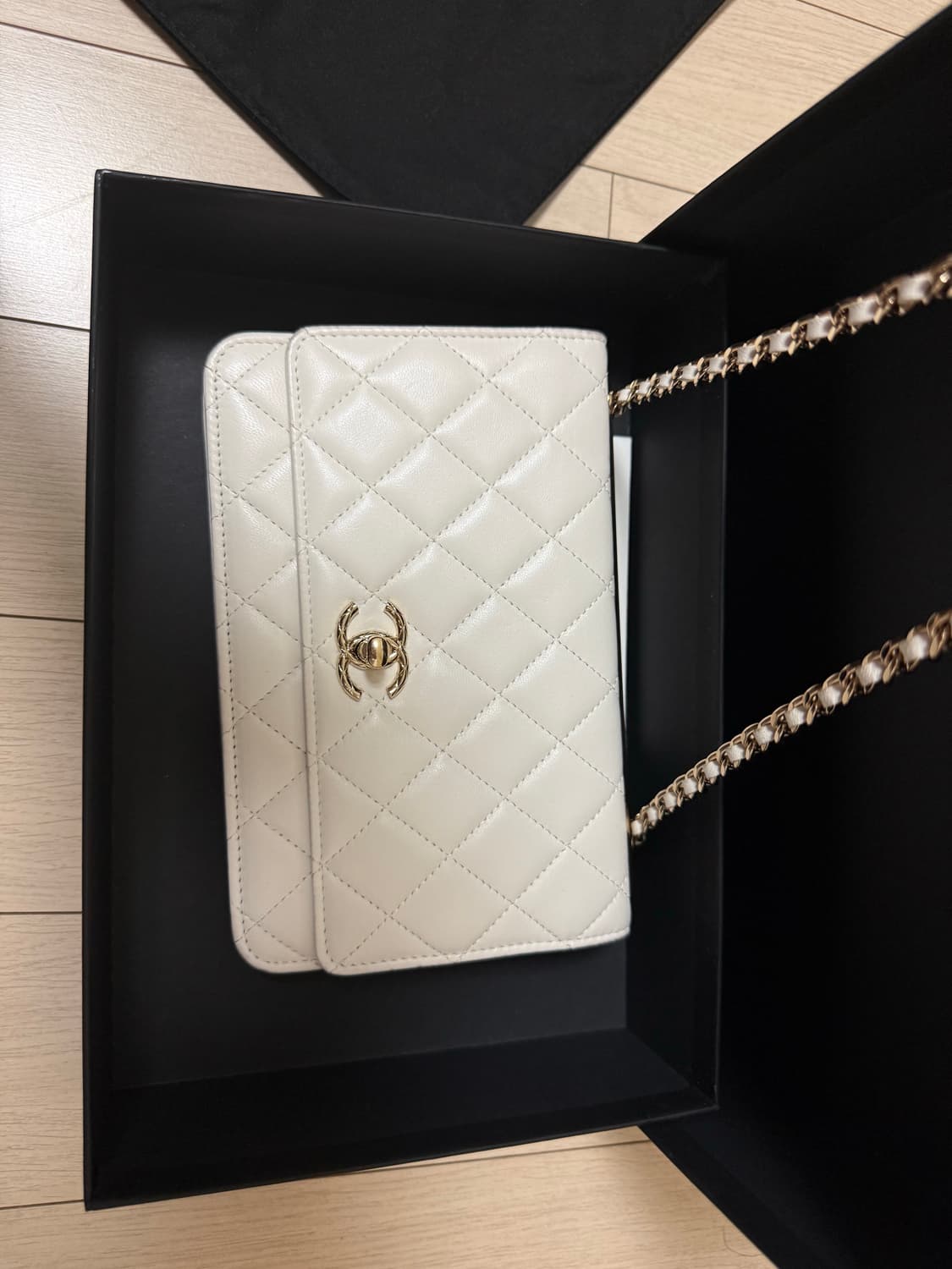 CHANEL 샤넬 클래식 월렛 온 체인 (Wallet On Chain / 상품이미지1