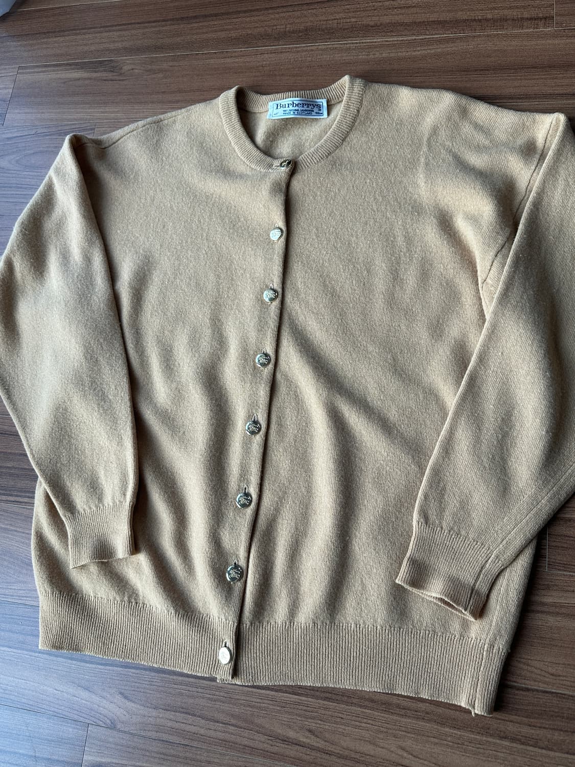 버버리 램스울 금장 가디건 베이지 40 상품이미지9
