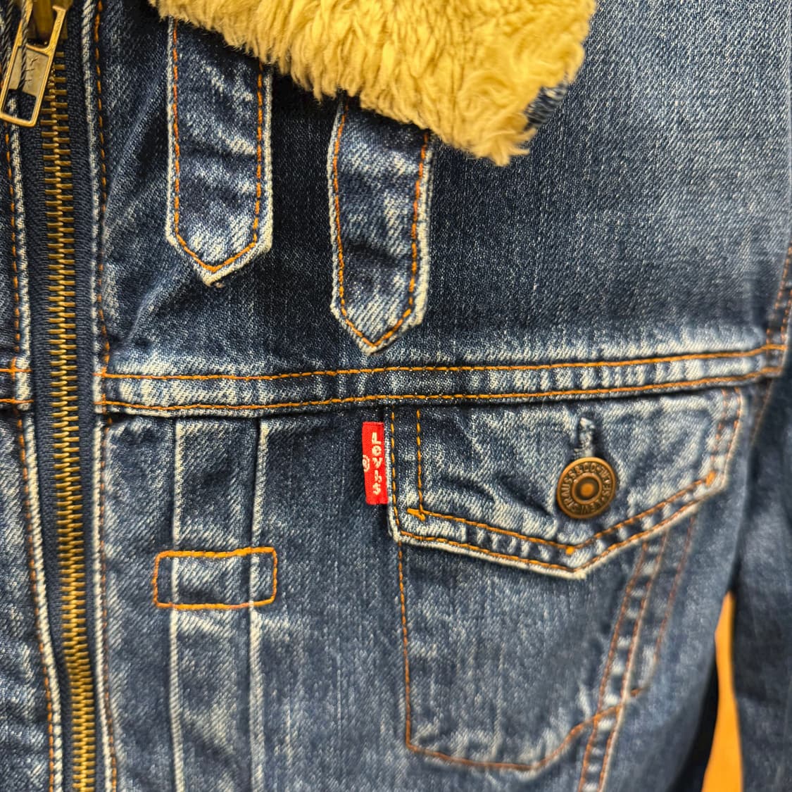 리바이스 데님 자켓 쉐르파 퍼 안감 레드 로고 탭 디테일 레귤러핏 블루 상품이미지6
