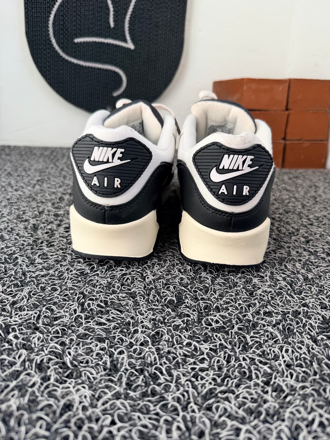 나이키 에어맥스 90 화이트 블랙 265mm 상품이미지4