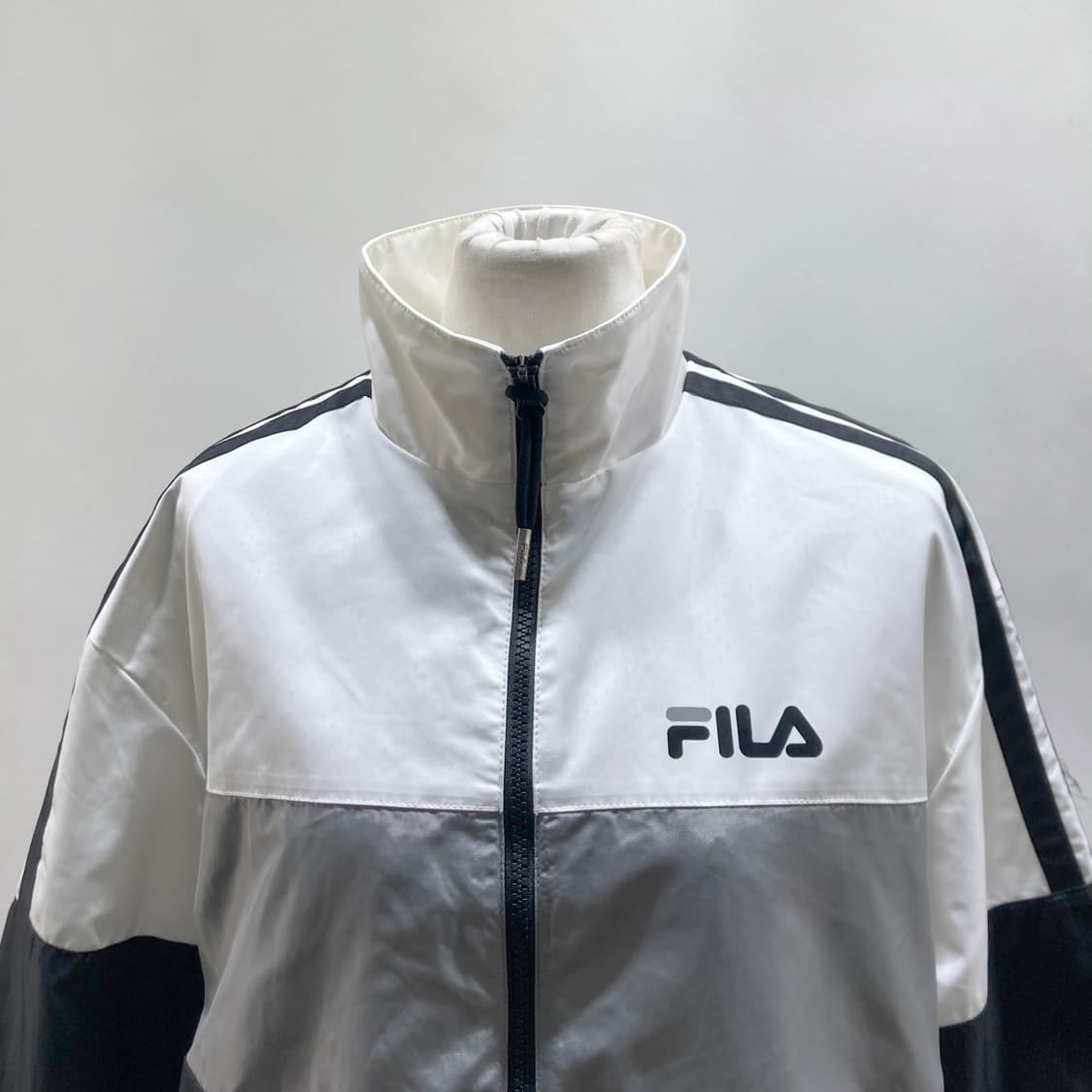 휠라 여성 바람막이숏자켓 90S 영구제 상품이미지2