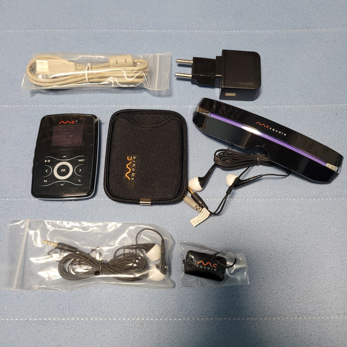 엠씨스퀘어 X1 (배터리방전 충전선 연결한채로 사용가능) 상품이미지1