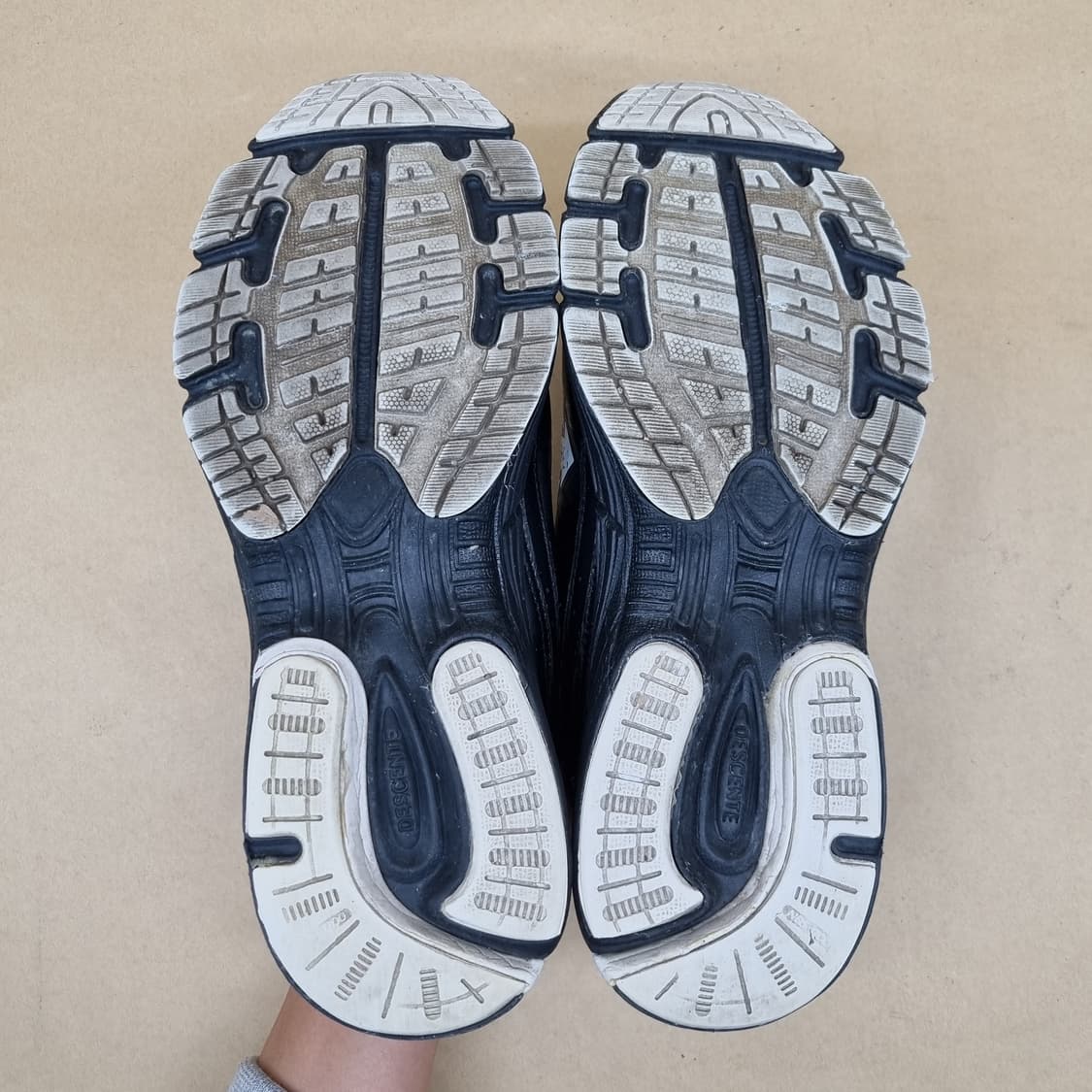 데상트 애슬레틱 블랙 운동화245 상품이미지3