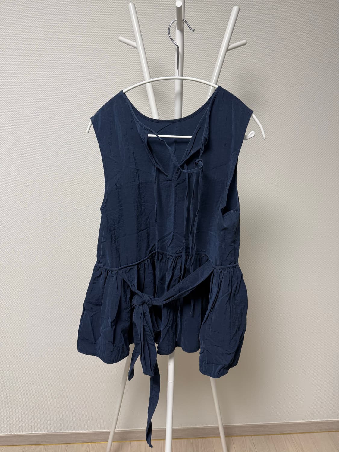 코스모스 블라우스 AIRY STRAP SLEEVELESS (NAVY) 상품이미지7