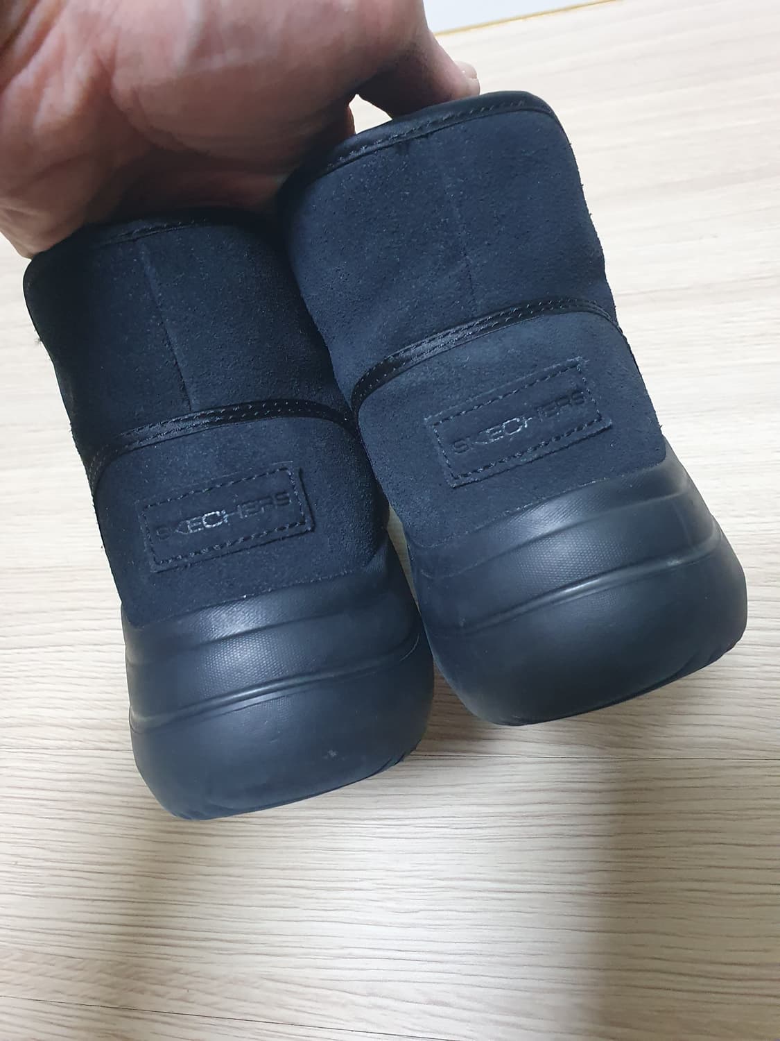 스케쳐스 블랙 털 안감 숏 부츠 240 상품이미지7