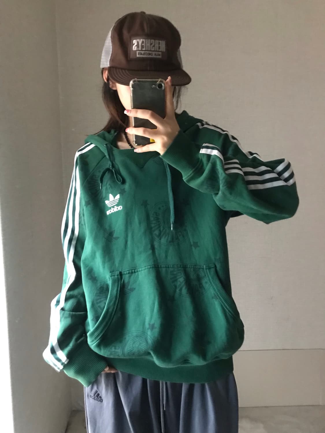 아디다스 그린 오버핏 후드티 상품이미지1