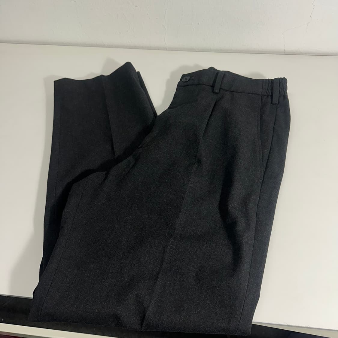 M 유니클로 챠콜 테이퍼드핏 하이웨스트 원턱 겨울슬랙스 상품이미지1