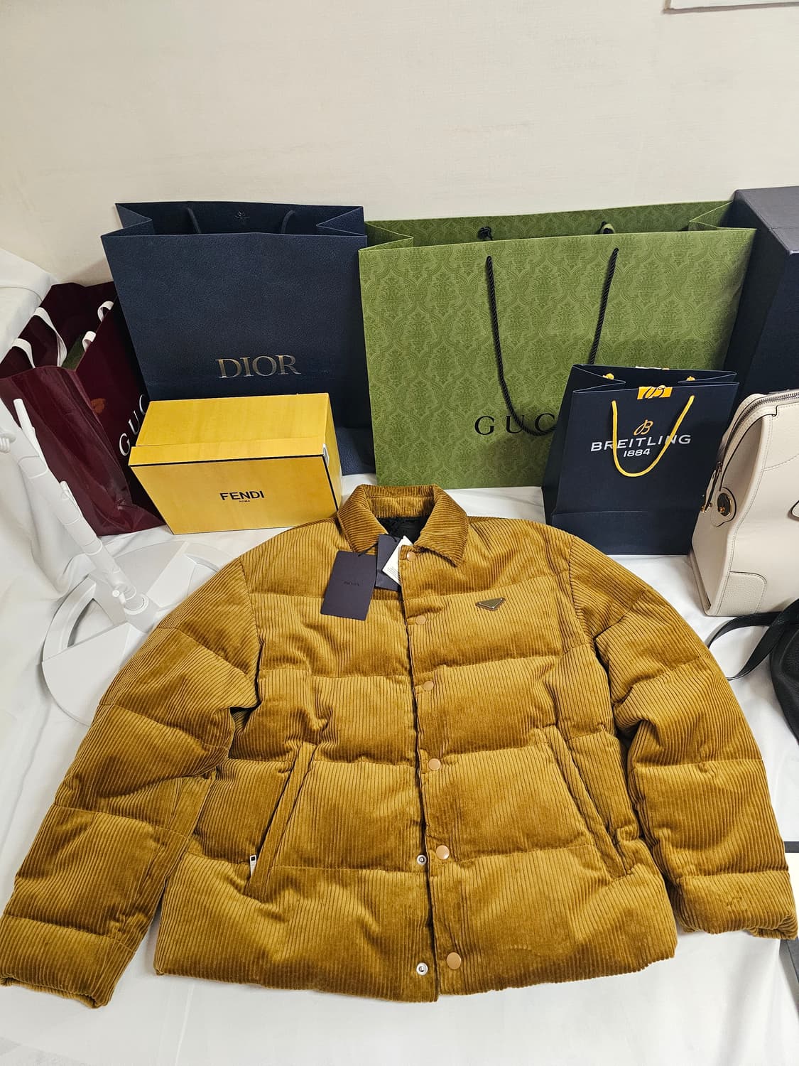 (새상품)프라다 코듀로이 패딩팝니다 상품이미지1