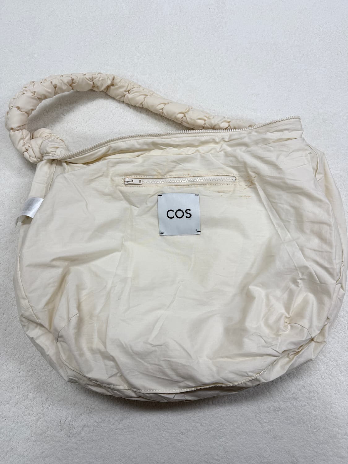 COS 퀼티드 구름백 오버사이즈 상품이미지7