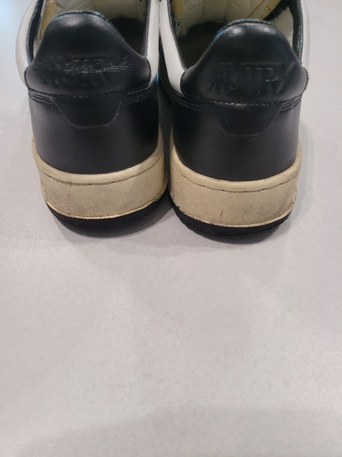 "클래식의 끝판왕" 오트리 메달리스트 범고래 블랙 (43사이즈) 상품이미지8