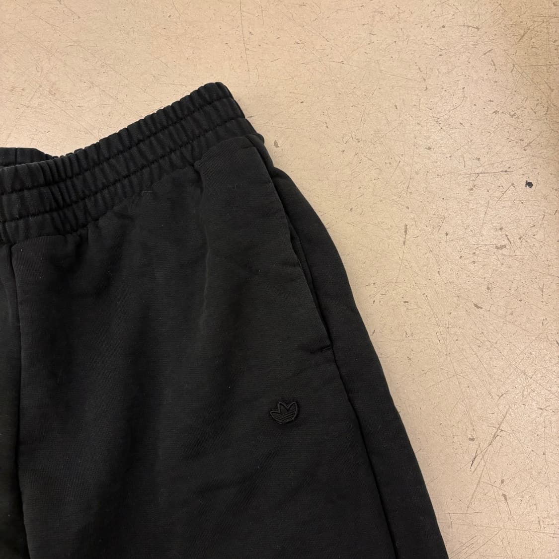 아디다스 스몰로고 블랙 조거팬츠 상품이미지2