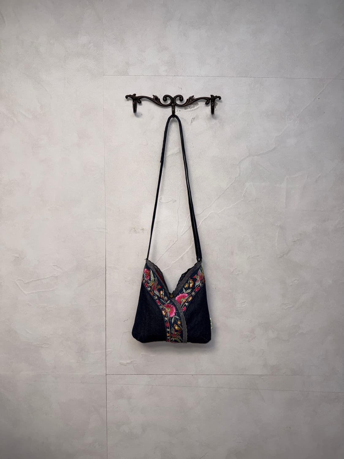Denim oriental flower embroidered bag 상품이미지1