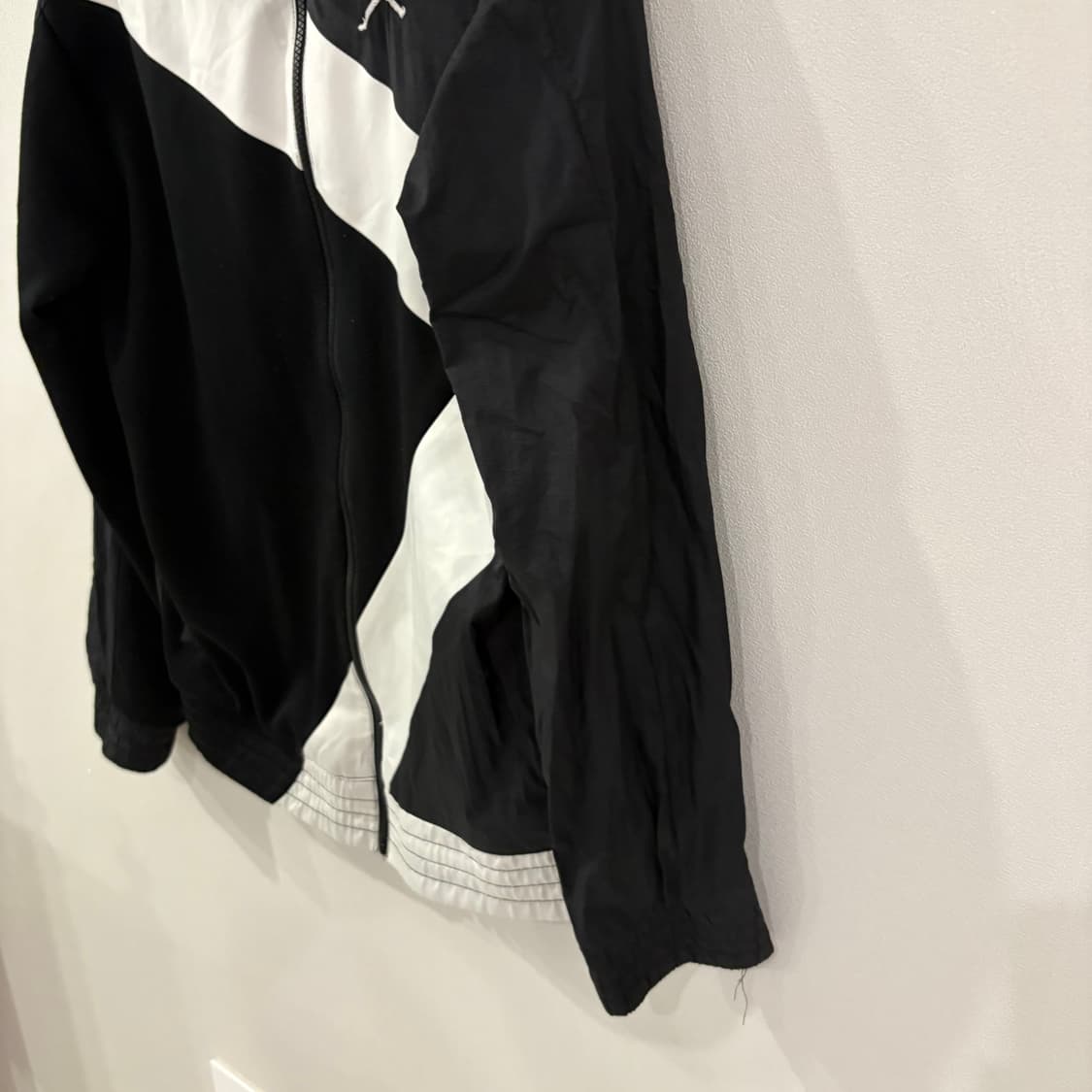 조던 블랙 & 화이트 트랙 자켓 XL 상품이미지3