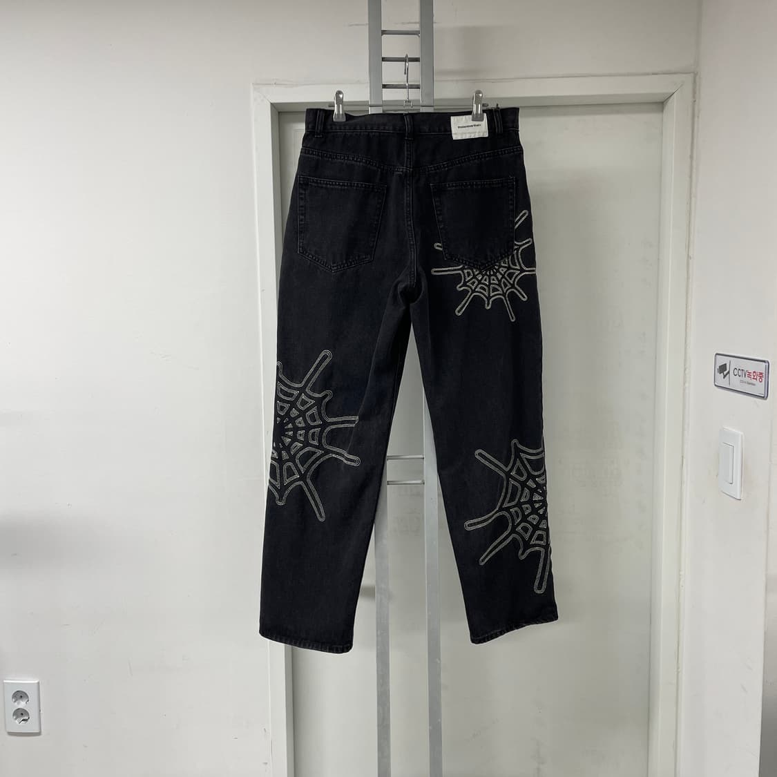 디스이즈네버댓 거미줄 자수 데님 팬츠 M 상품이미지1