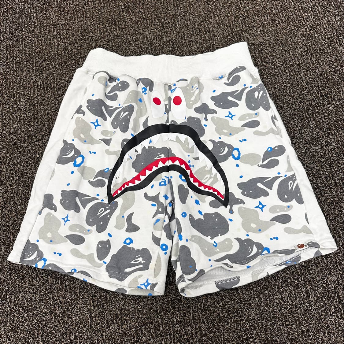 BAPE 베이프 샤크 카모 반바지 화이트 XL 상품이미지1