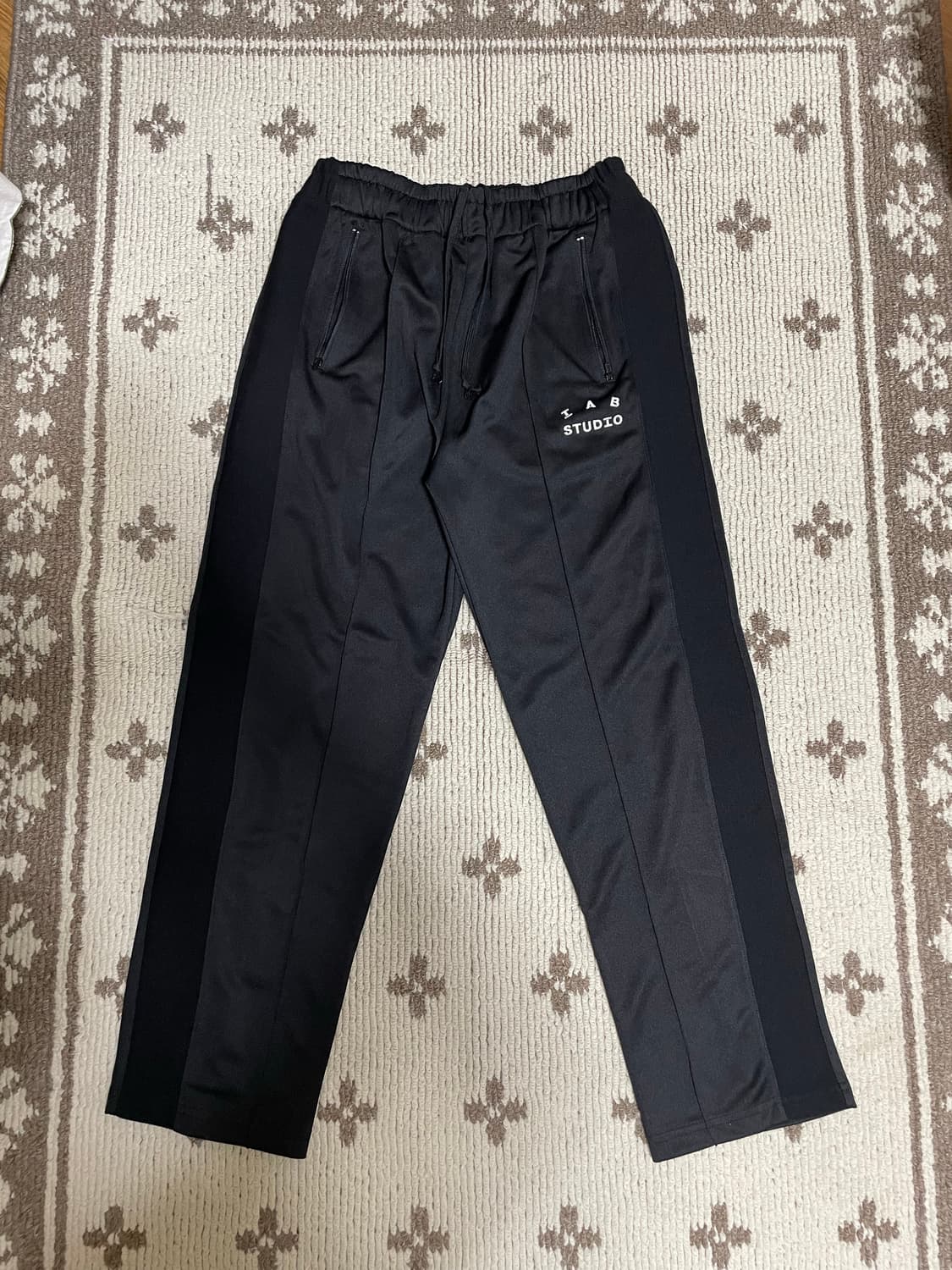 아이앱스튜디오 트랙 팬츠 블랙 상품이미지1