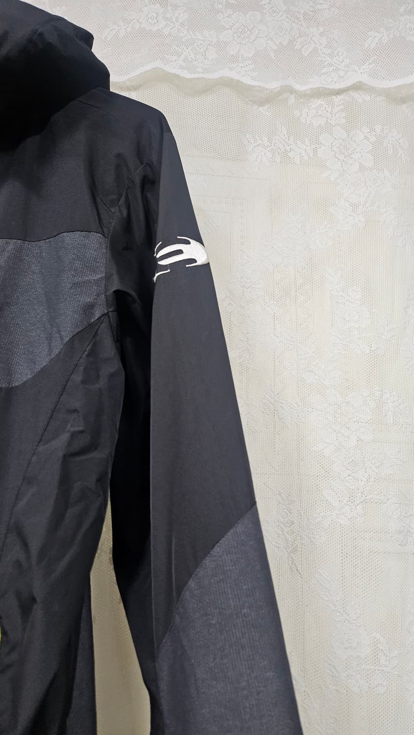 아이더   여성 바람막이  상품이미지4