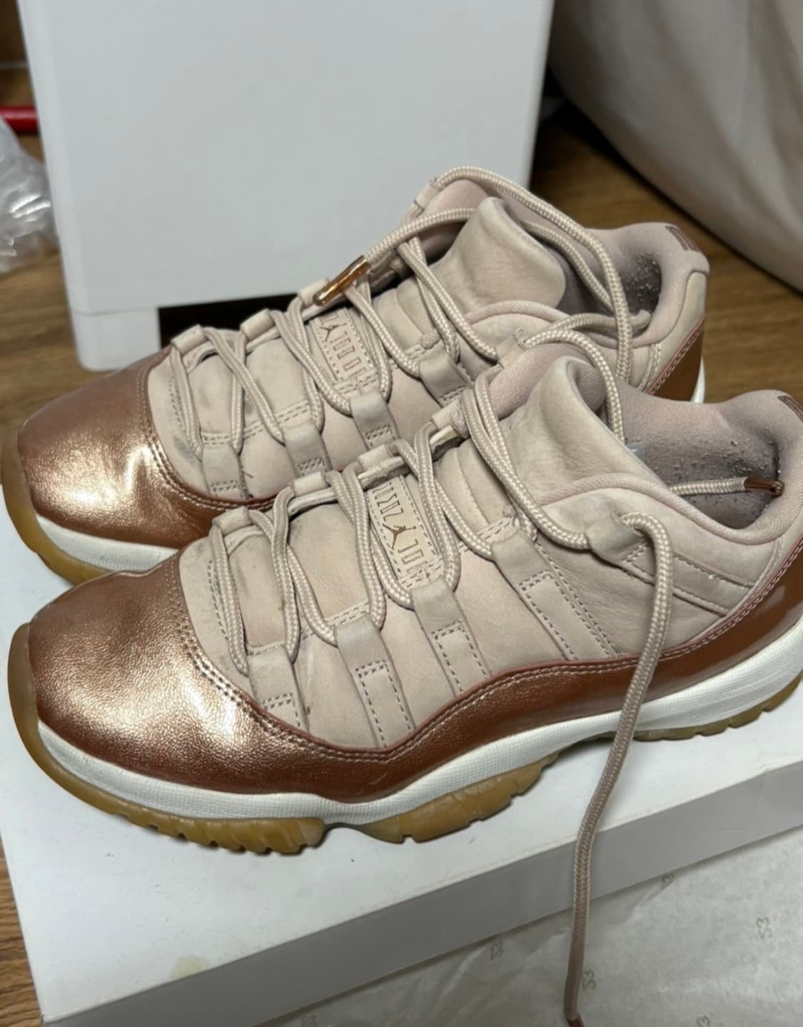 조던11 레트로 로우 로즈골드 240 상품이미지4