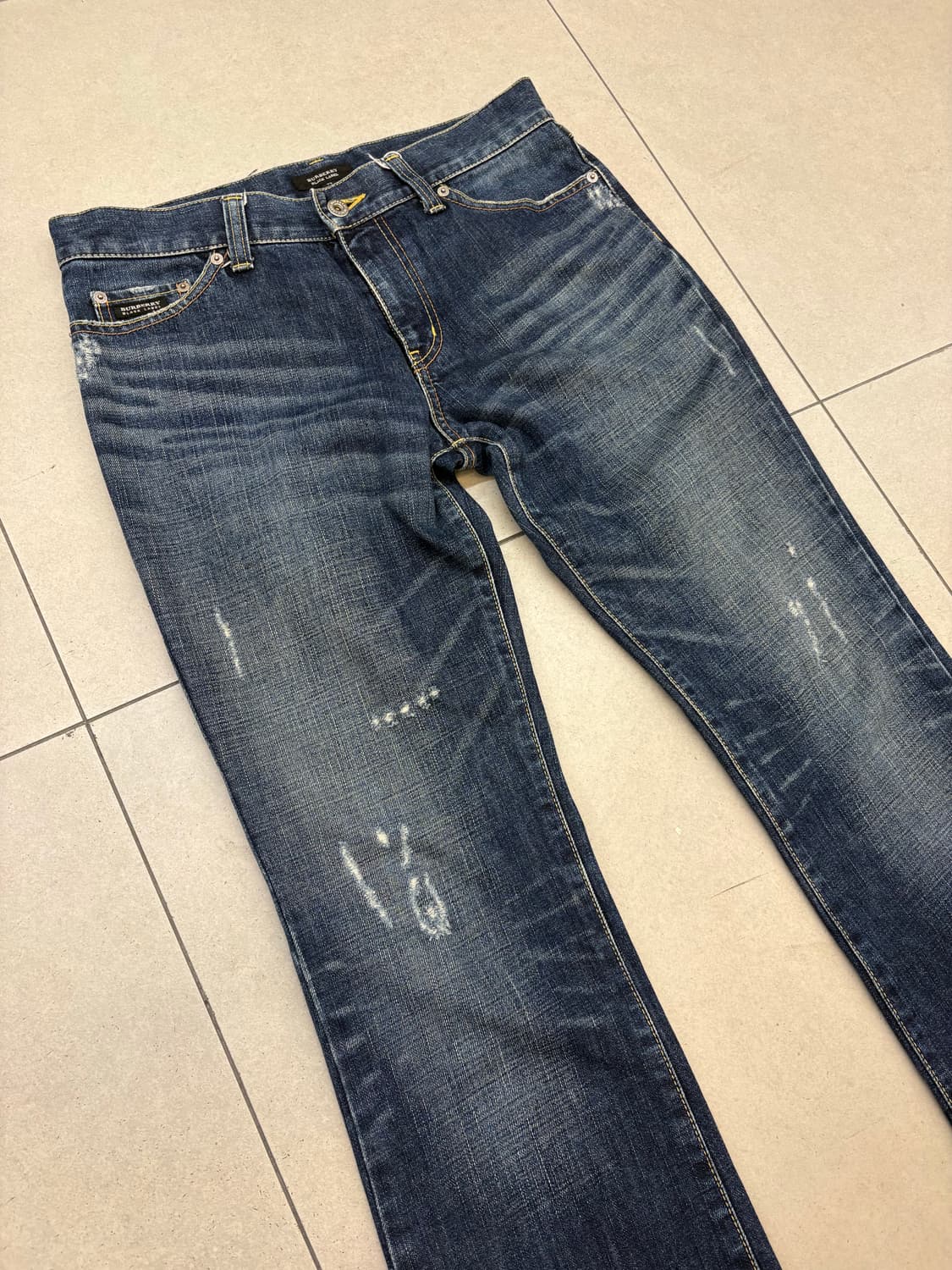 버버리 블랙라벨 디스트레스드 데님 상품이미지5