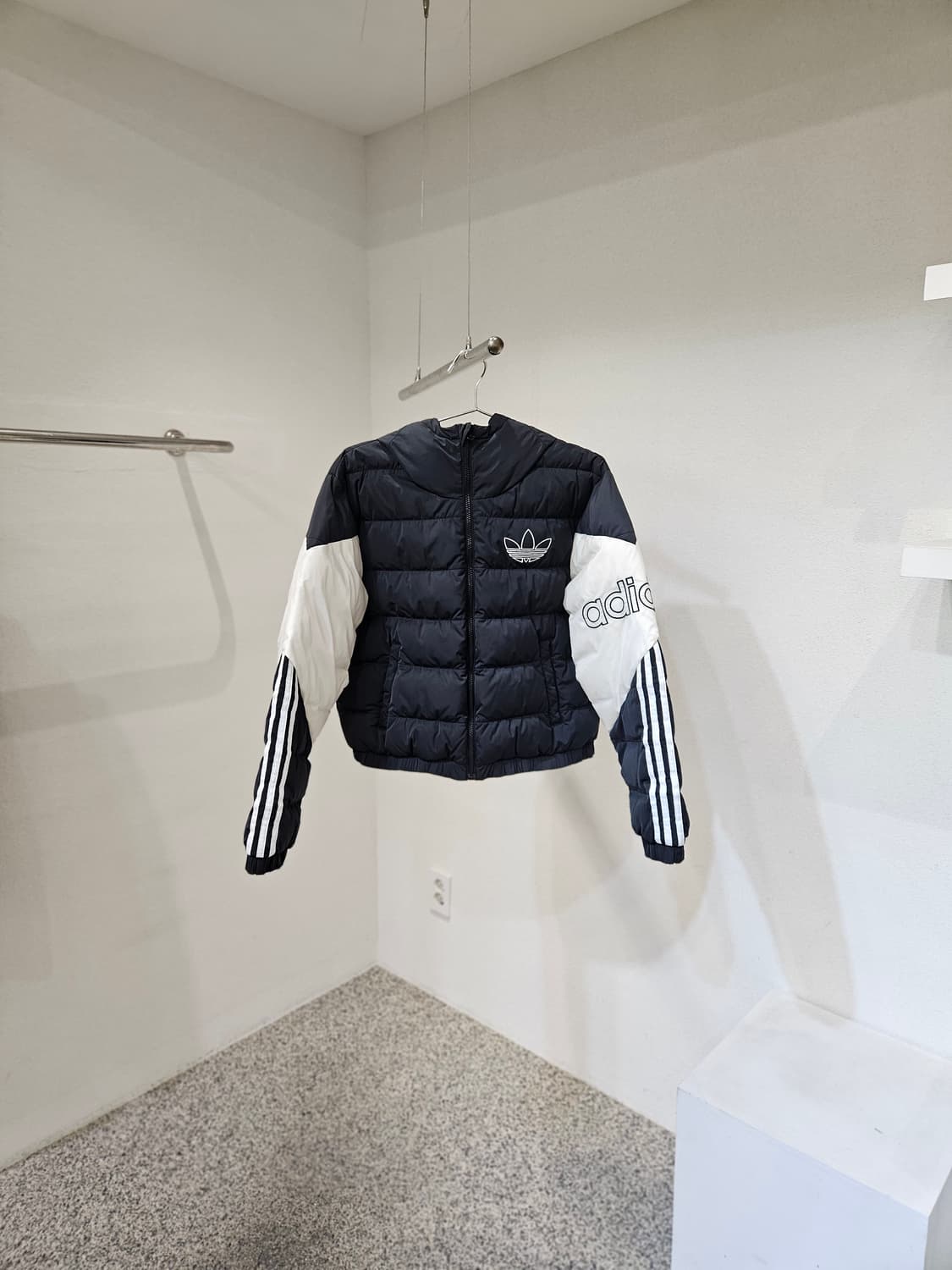 아디다스 구스다운 패딩 상품이미지1
