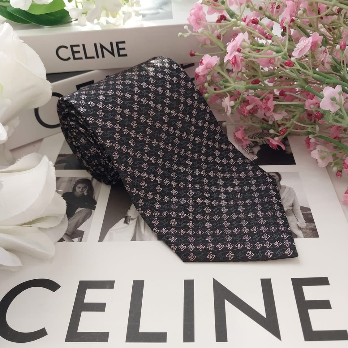 셀린느 실크 블랙 트리오페 자카드 넥타이 8.8cm A+등급 K1642
 상품이미지1